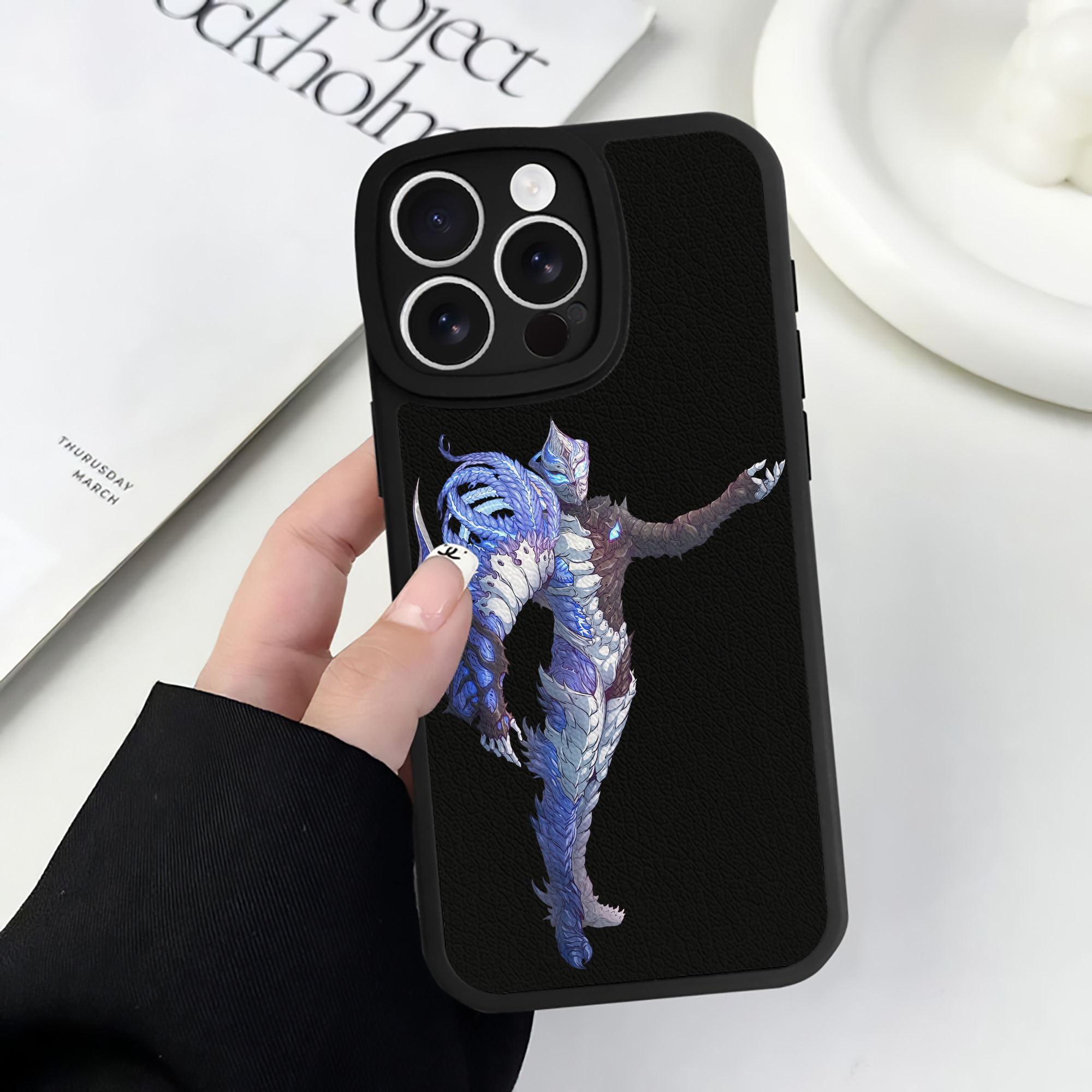 （画像用） ウルトラマン Ultraman 【iPhone 16シリーズ対応】シリコンスマホケース（レザー調） 材質：シリコン